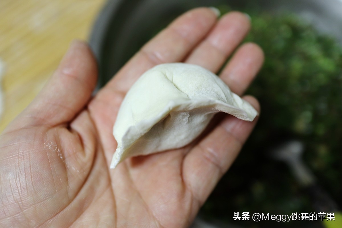 我家吃饺子一锅俩馅，喜欢哪个夹哪个，从没失手过，吃到肚撑