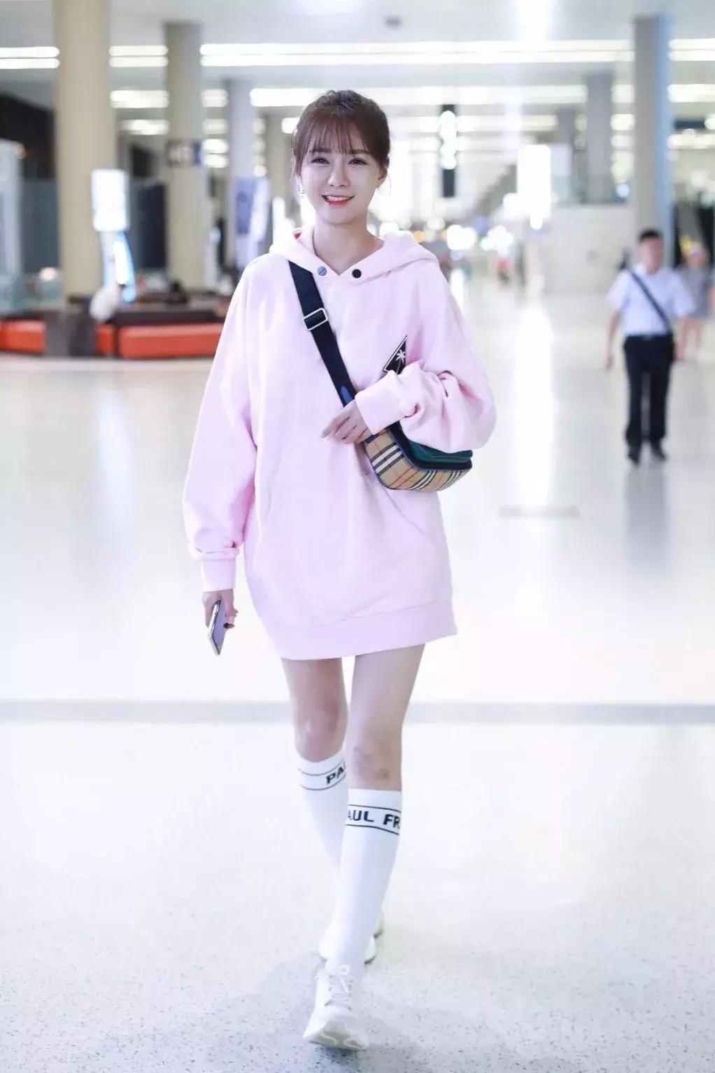 让杨幂热巴都爱不释手的白毛衣,迪丽热巴杨幂同款单品