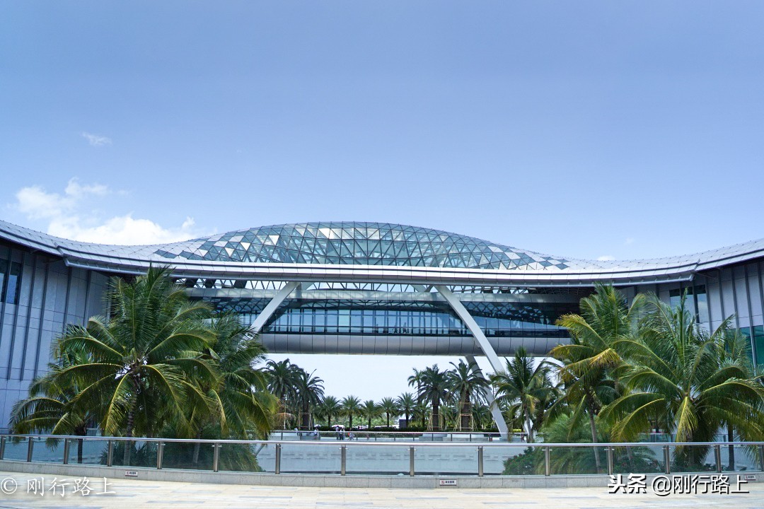 三亚离岛免税180天怎么操作买东西 (海南三亚国际免税店买啥最划算)