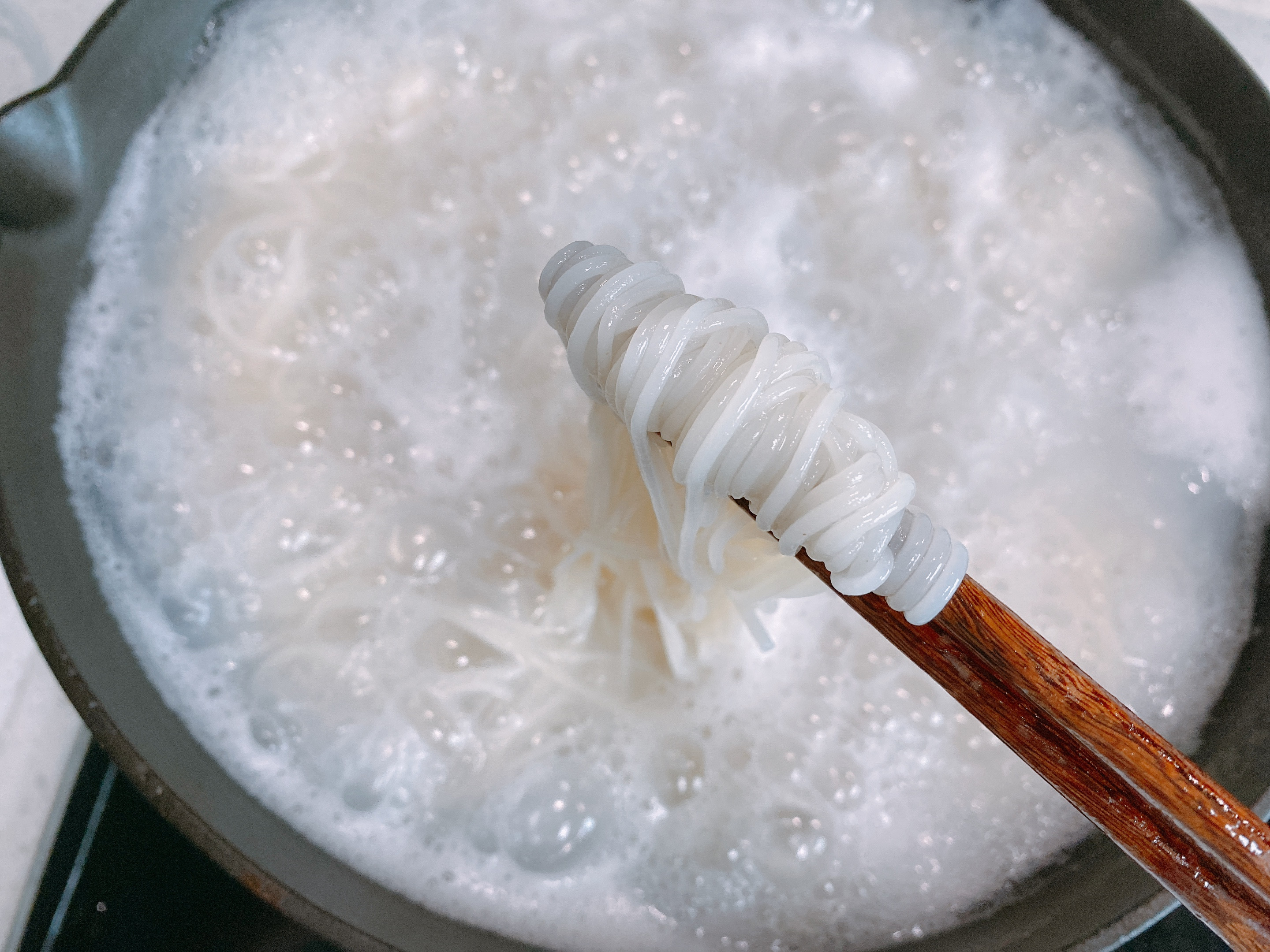 米粉炒粉怎么煮才好吃,在家做三鲜米粉最简单的方法