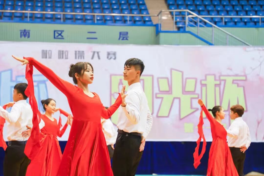 五月动起来图片,五月动起来舞蹈视频