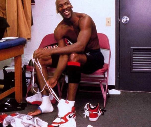 PIKI说鞋:除了AJ1黑红禁穿以外,它们的由来你知道吗?