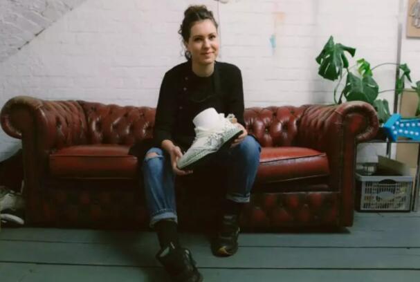 嗜鞋如命的人把鞋穿坏了怎么办？学她拆了重组！我还能再穿30年