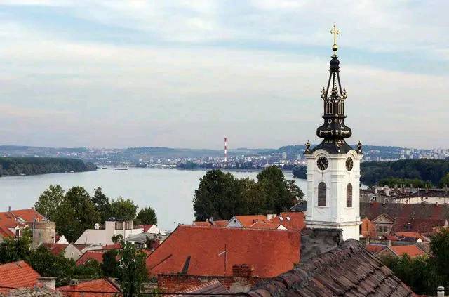 塞尔维亚景色很美，自然环境也不错，治安比想象中好很多