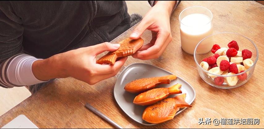 自己动手做出蜡笔小新同款鲷鱼烧，豆沙丝滑甜软，表皮蛋香浓郁