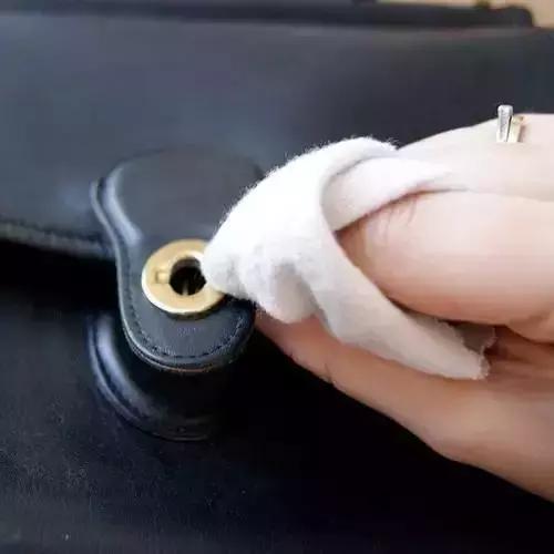 真皮包包怎么保养不会开裂,怎样保养包包更有光泽度