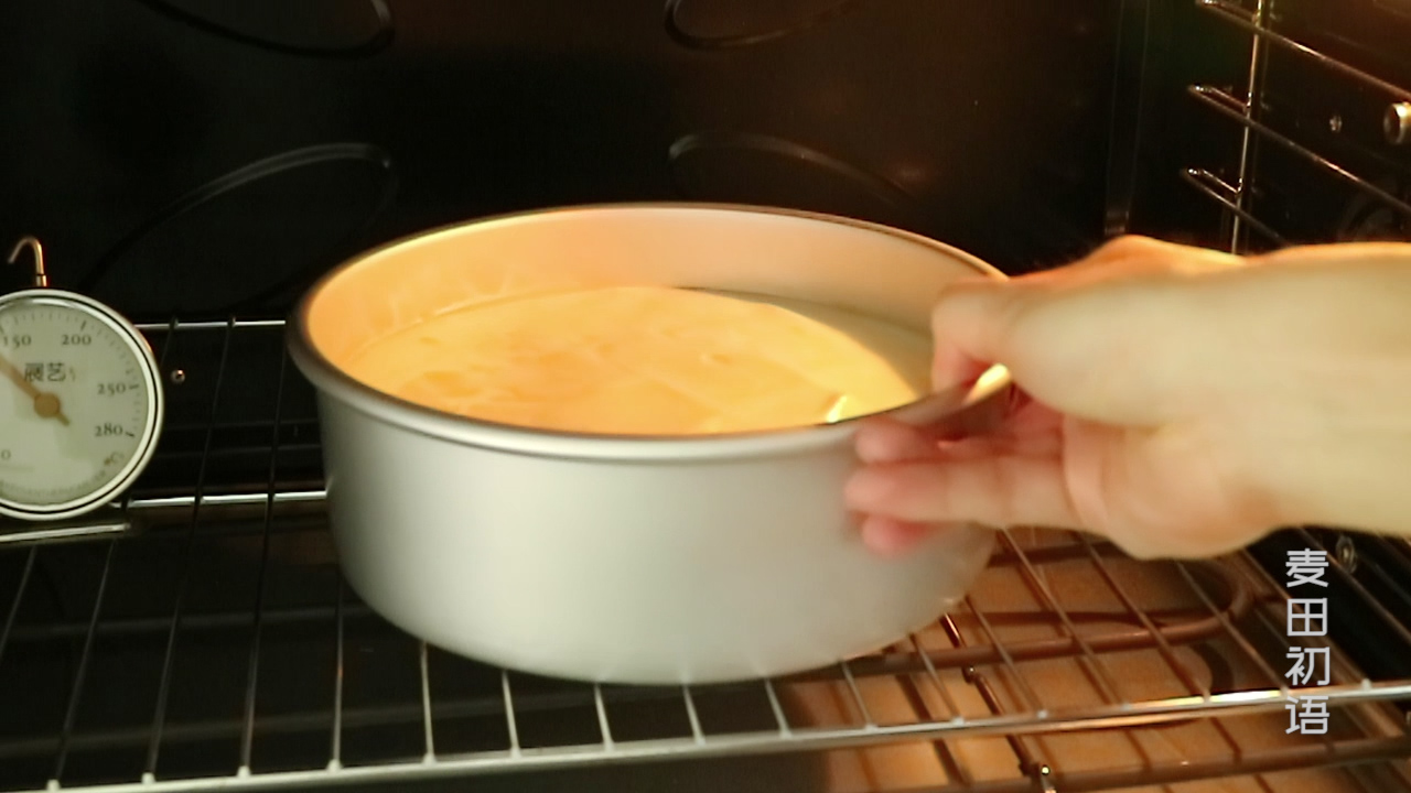 戚风蛋糕要怎么做才不会塌陷,做的戚风蛋糕底部总是凹进去