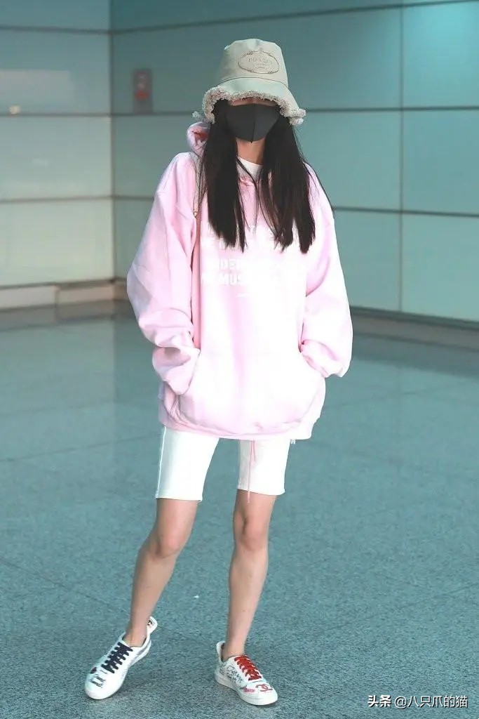 潮流穿搭鸳鸯鞋,鸳鸯鞋一黑一白穿搭