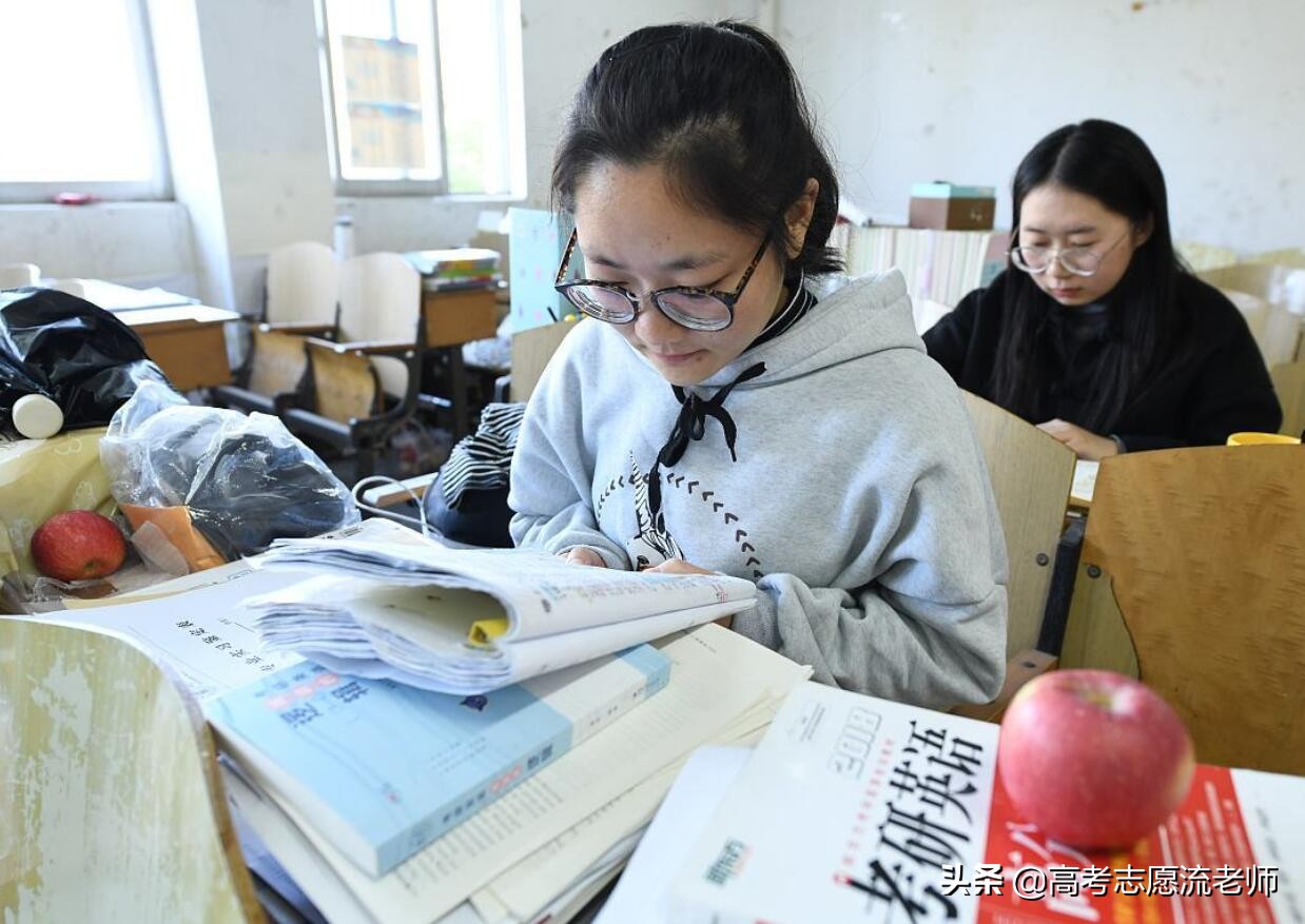 在编教师报考研究生容易过吗,在编老师考研究生有什么优势吗