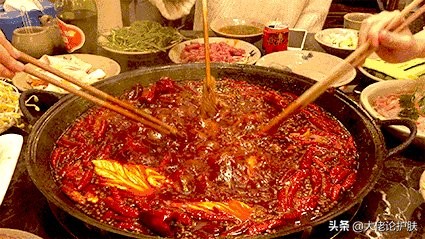 脸上毛囊油脂堵塞毛孔图,毛孔粗大痘痘反复是怎么回事