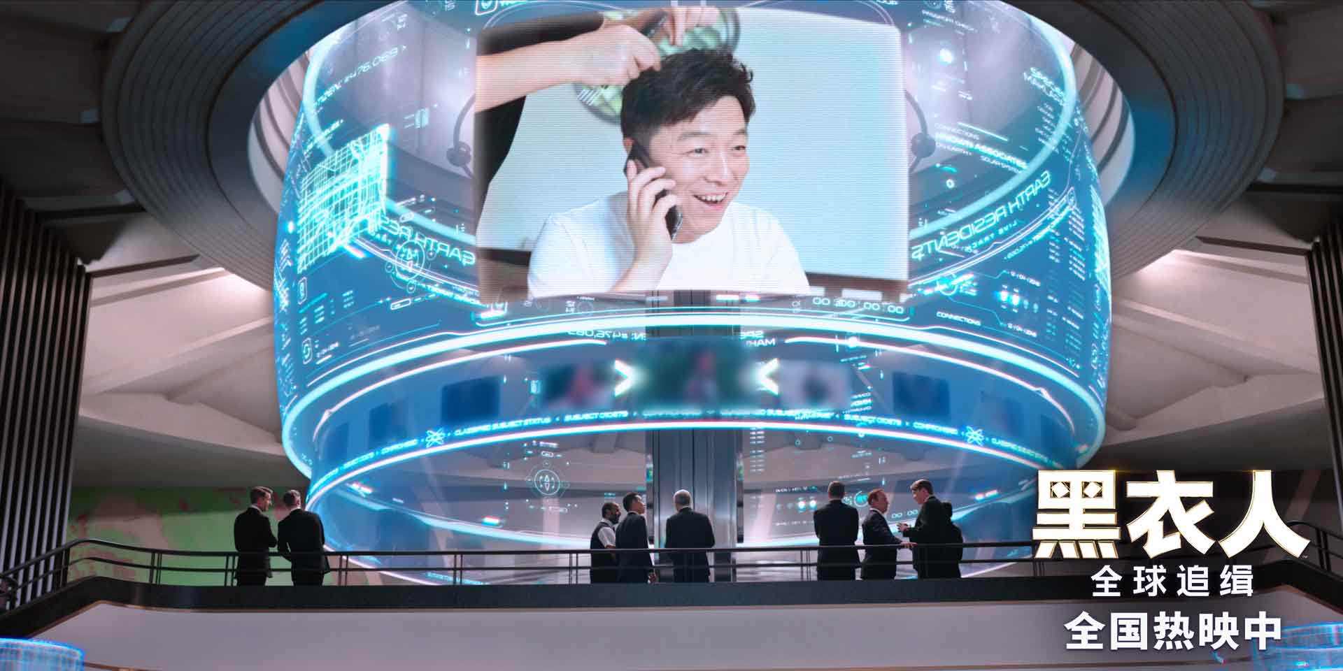 乱入的黄渤串场的雷神，玩不完的梗依旧是迭代《黑衣人》的根与魂