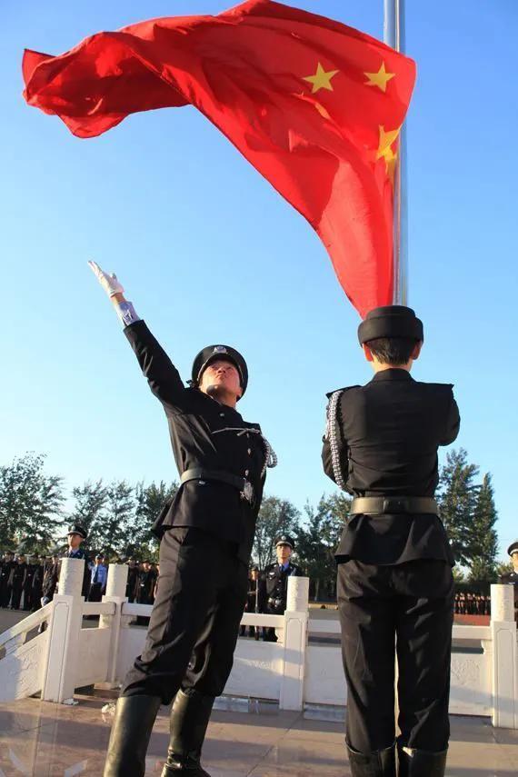 培养、造就千千万万合格的社会主义接班人，*制抵**西方“和平演变”