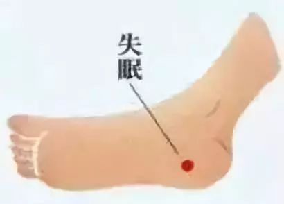 敲脚跟有什么功效,脚跟如何按对睡眠有好处