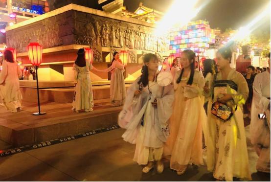 西安不夜城拆灯,西安不夜城要拆吗