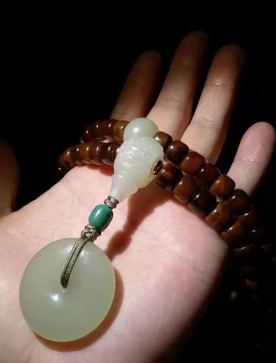 沉香手串包浆好还是不包浆好,怎样分辨包浆和不包浆的手串