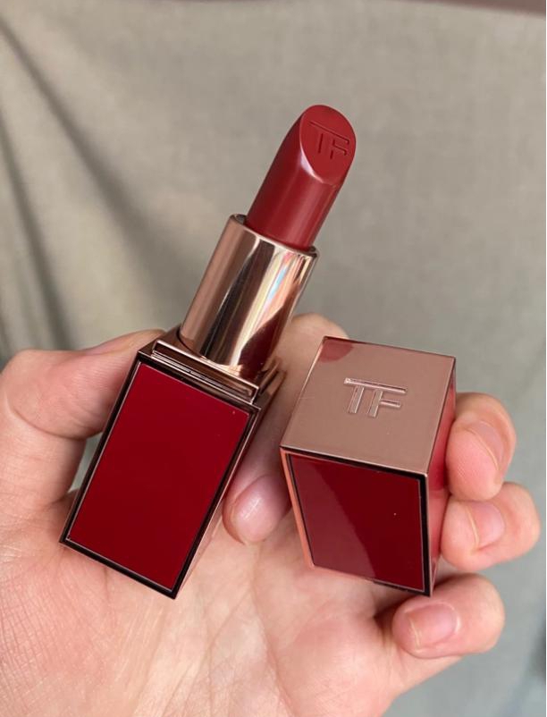 大牌口红亮色推荐,大牌口红显白春季