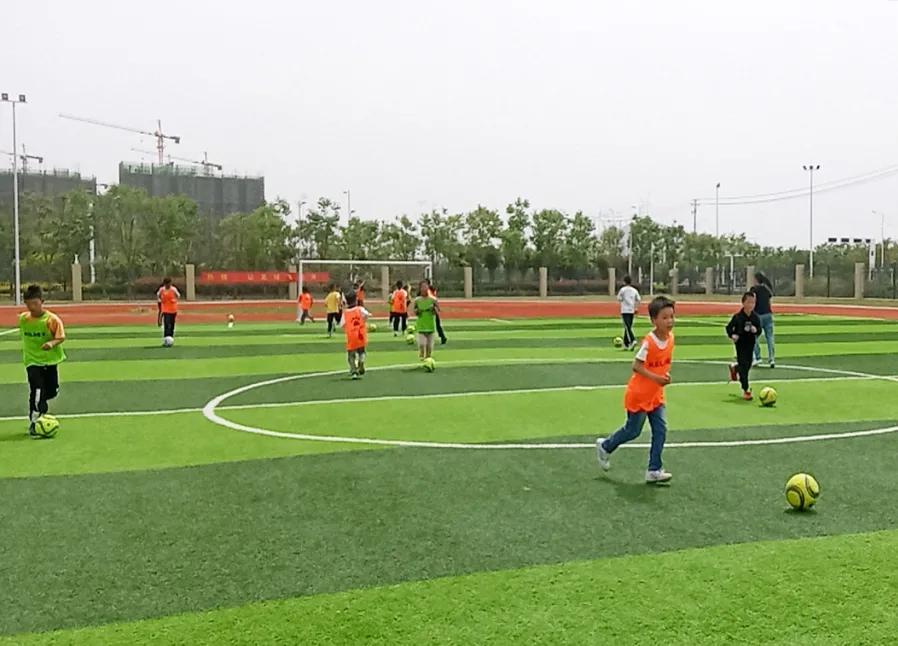 让足球为校园添彩,让足球回归纯粹