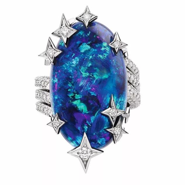 南红蛋面戒指镶嵌复古款,哪款戒指好看又不过时