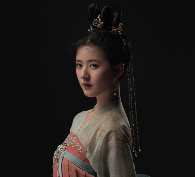 赵露思跟林雨申撒娇求原谅,林雨申赵露思我喜欢你甜蜜片段