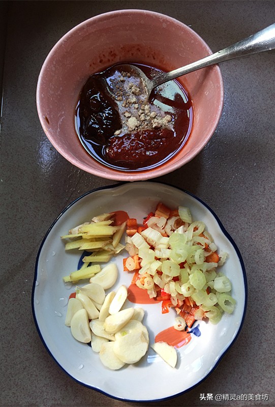 红烧鱼怎样做肉质细腻还入味,红烧鱼怎么才能让鱼皮不粘锅