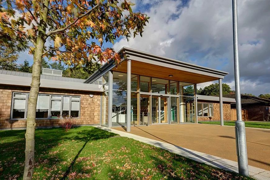 萨里沃特福德主教练,萨里郡大学