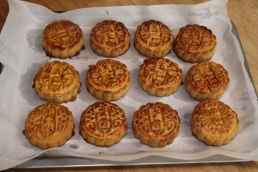 五仁月饼从和面到做的方法,老式五仁月饼馅料最佳配方和做法