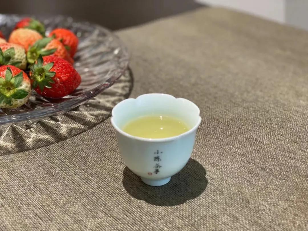 500元一斤的老白茶，为什么喝起来味道寡淡，像白开水？