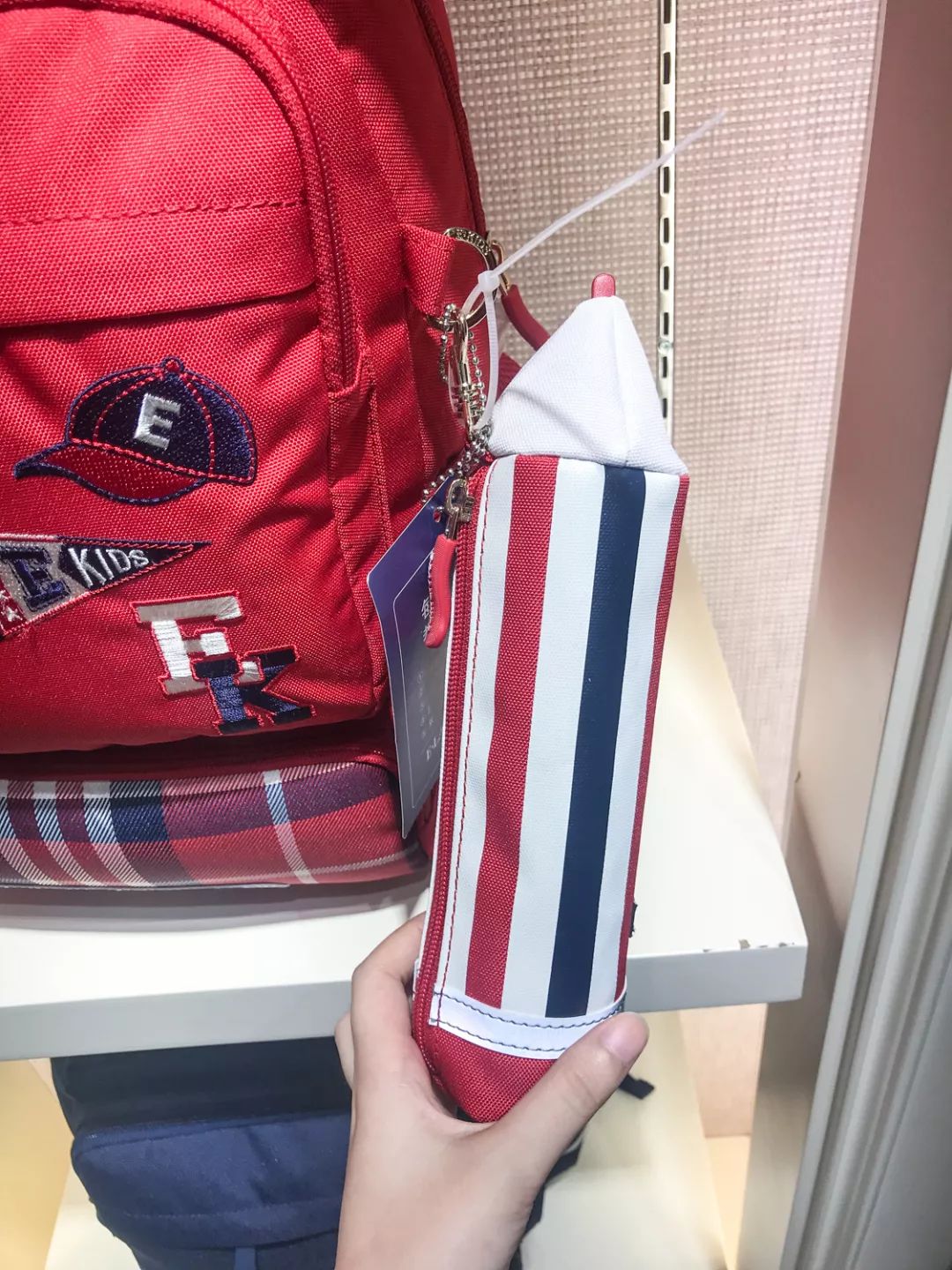 200-500儿童书包,儿童书包买轻便的还是减压的好