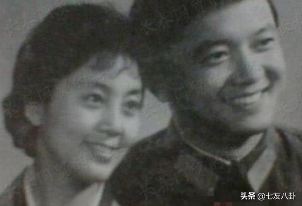 王刚三婚娶小20岁娇妻，老来得子儿孙同岁，72岁仍奔波自找罪受？