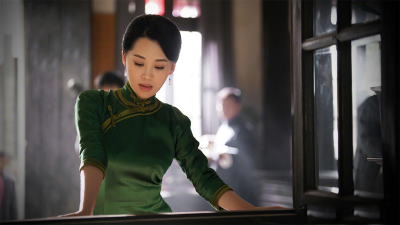 中国穿旗袍最好看的女明星许晴,51岁许晴风情万种