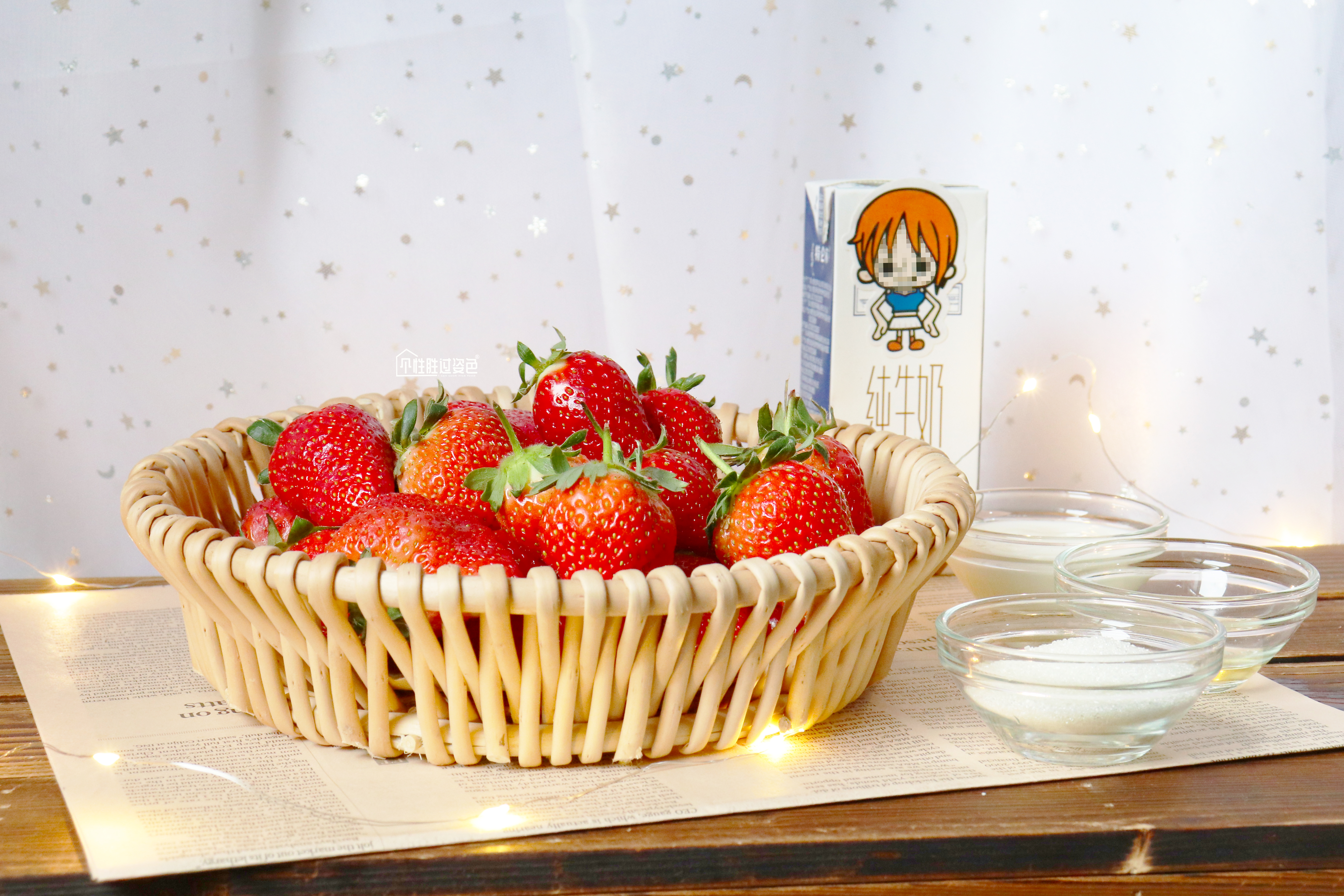 火爆网络的高颜值草莓鲜牛乳来了，喝完这杯我就是头条最甜的仔