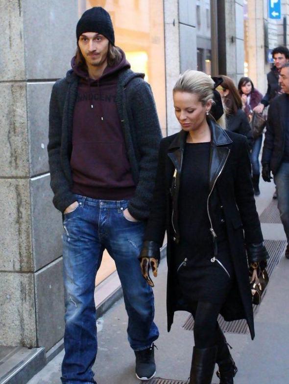 伊布遇到他老婆时多少岁,40岁的足球运动员伊布图片