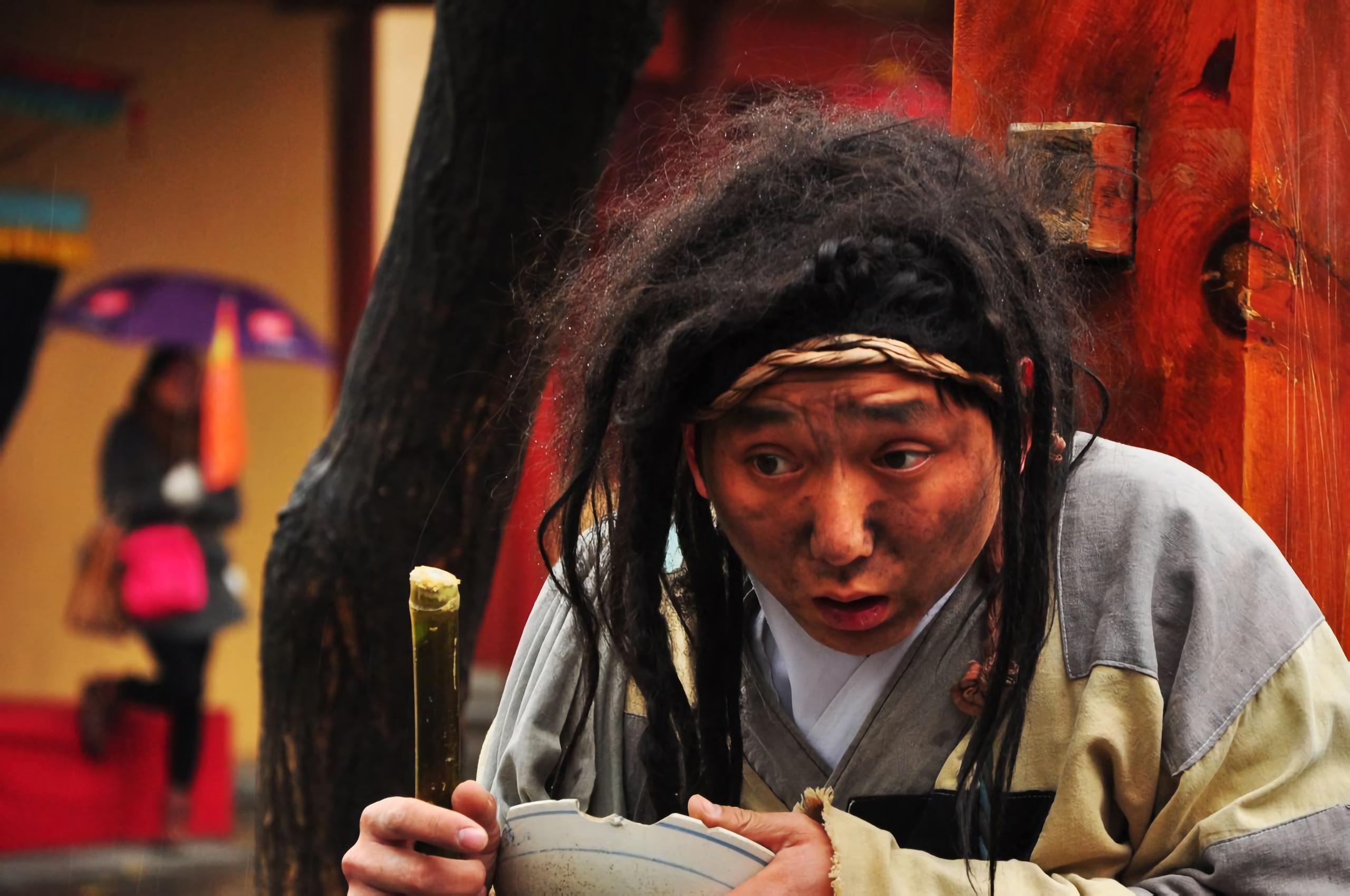 书中的乞丐：我们知道的不仅仅是丐帮，而是整个文明的暗影