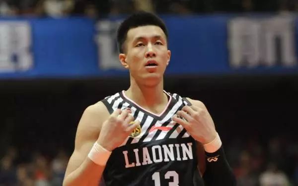 17岁代表国家队出战,17岁成为足球界的传奇