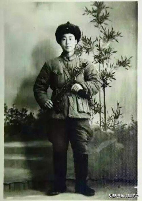 半夜,突然两声枪响,把我们吓醒了,老兵悄悄问我*弹子**上膛了没有