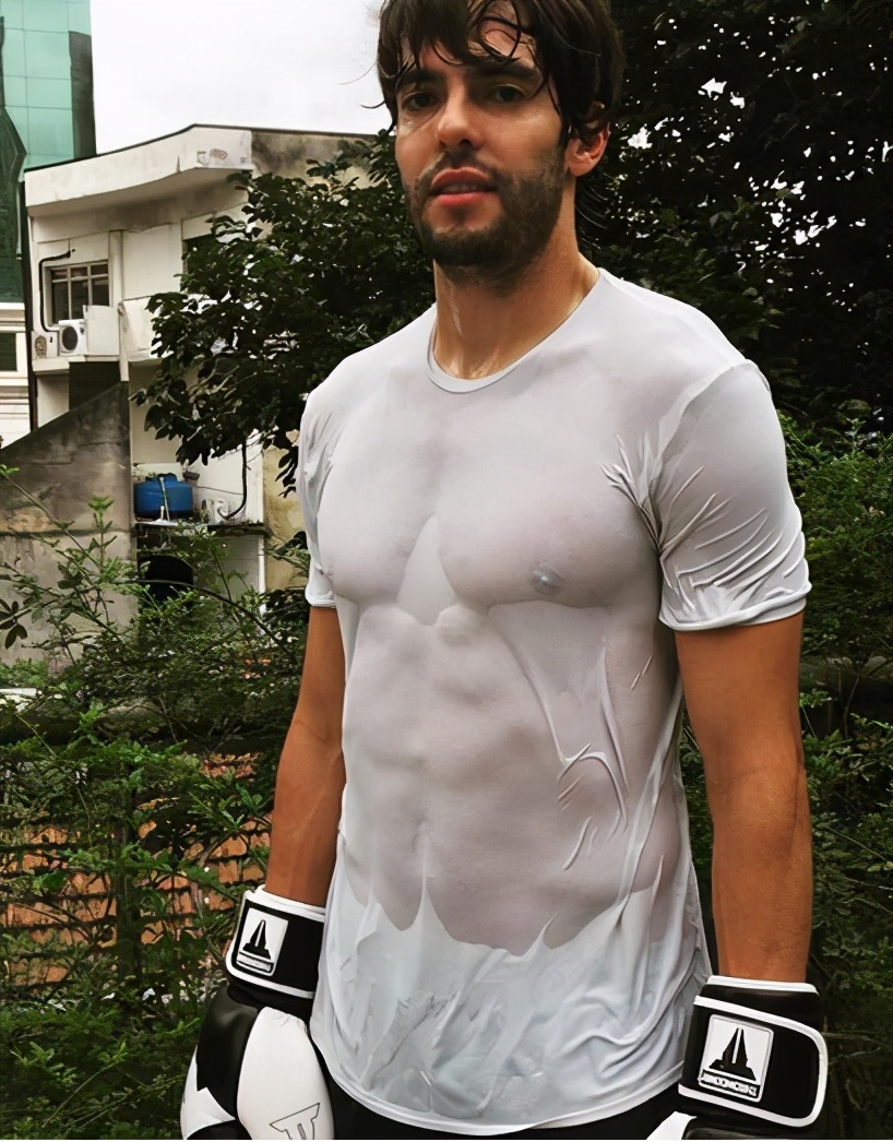 篮球运动员跟足球运动员谁更强壮,nba球员和足球运动员肌肉对比