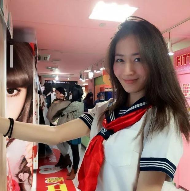 她是最美NBA记者，拥有“日本第一美臀”，坦言更喜欢强壮的黑人