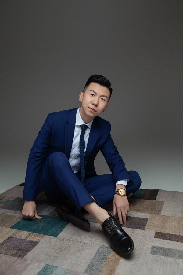 律师西服正装,律师一年四季穿什么西服