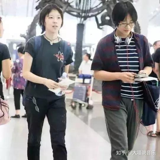 窦唯与窦靖童同台演唱完整版,窦唯与窦靖童再同框上演父女情深