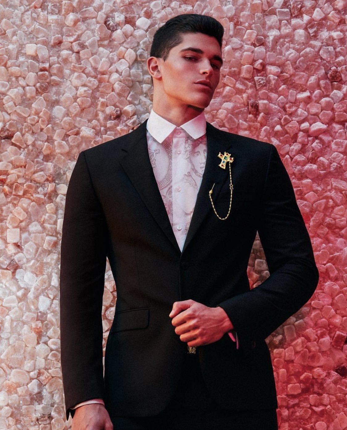 完成学业重新复出，黄金比例的小狼男模狗能否通过时尚的重新洗牌