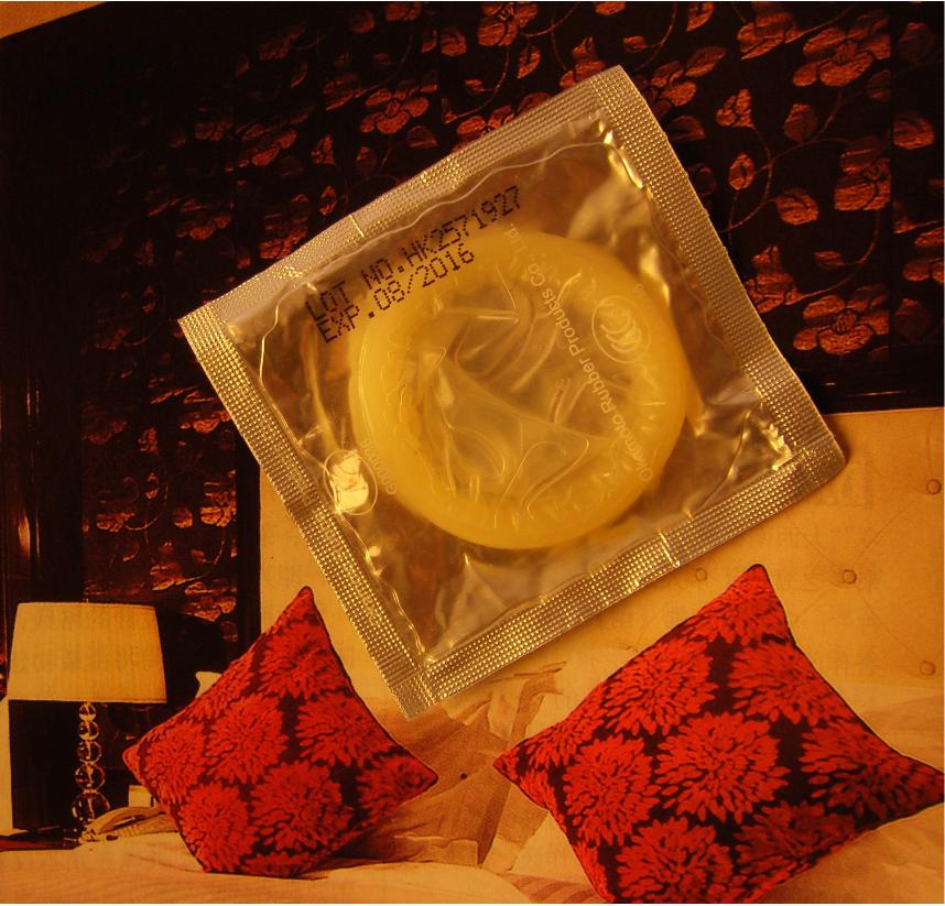 女子疑用避孕套后真菌感染，冈本回应：假货！曝光的真相很不简单