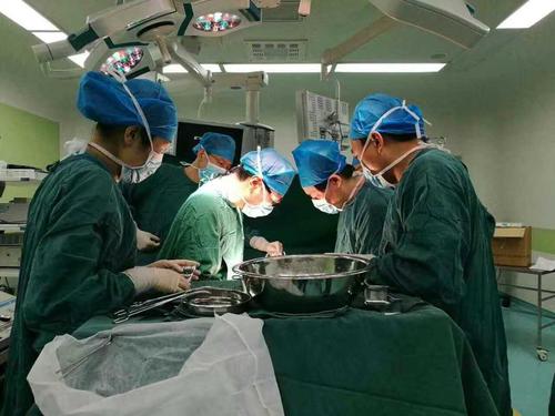 35岁男子查出肝癌一种水果不要吃,24岁小伙查出肝硬化