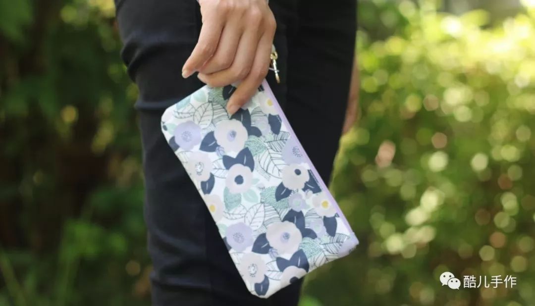 布艺便携折叠收纳包随身怎么做,双拉链开口收纳包制作方法