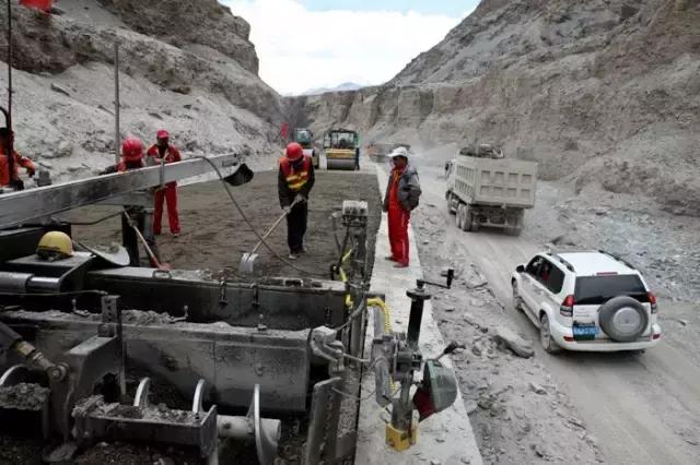 世界上海拔最高的公路！中国最神奇的天路！比川藏线还险10倍！