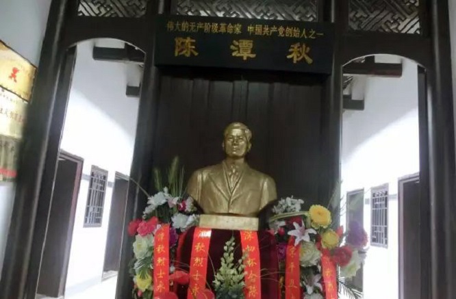 1951年，兰州电影院一检票员因与观众吵架而暴露身份，被判处决