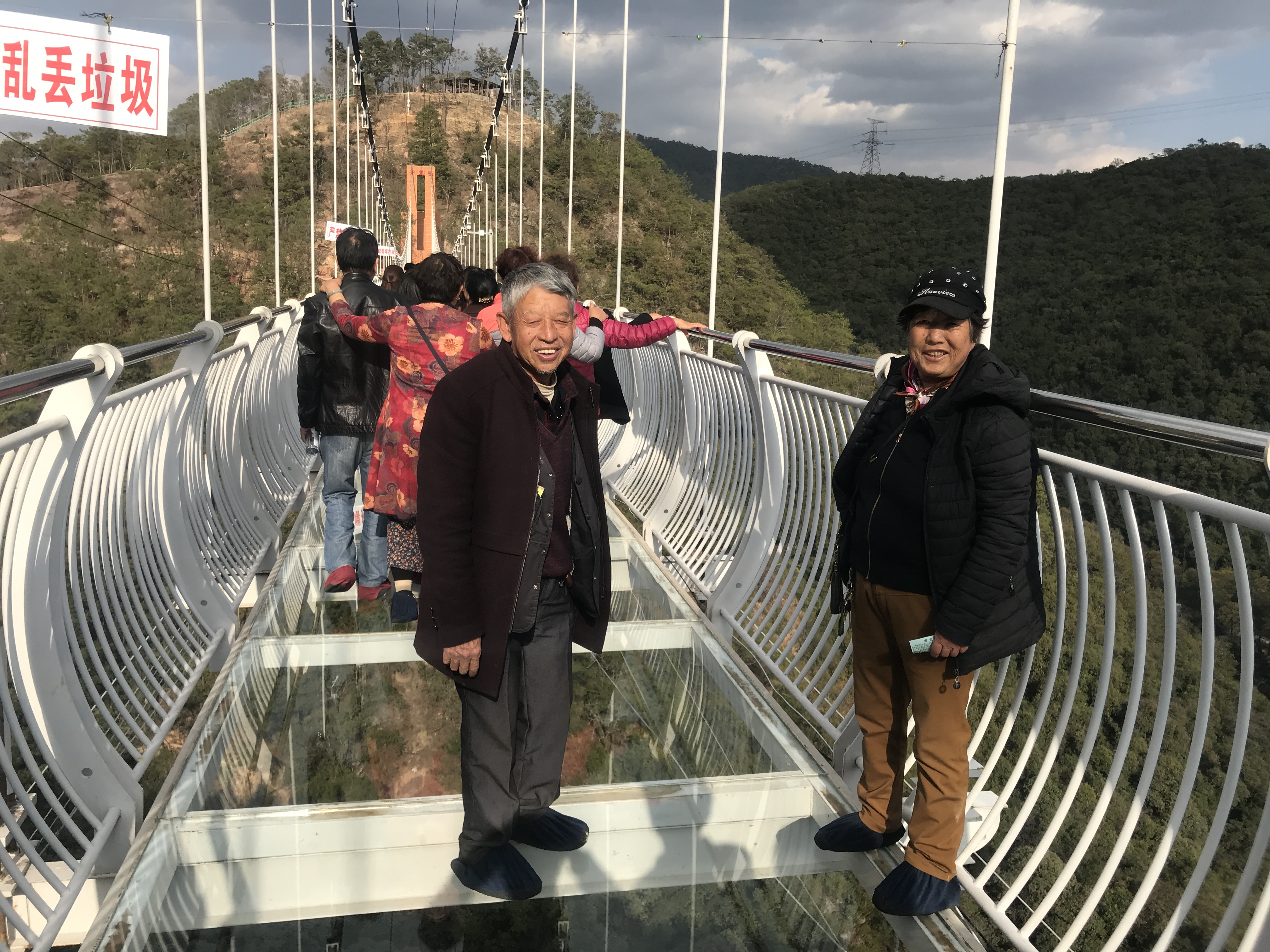 春风吹绿青龙峡举家出游乐融融