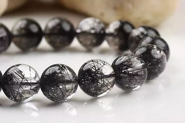 如何辨别水晶是真的还是假的,哪种水晶造假成本比真品还高