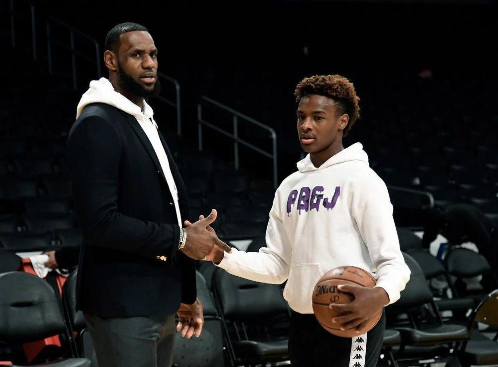 泰格伍兹和詹姆斯,詹姆斯羡慕库里兄弟情