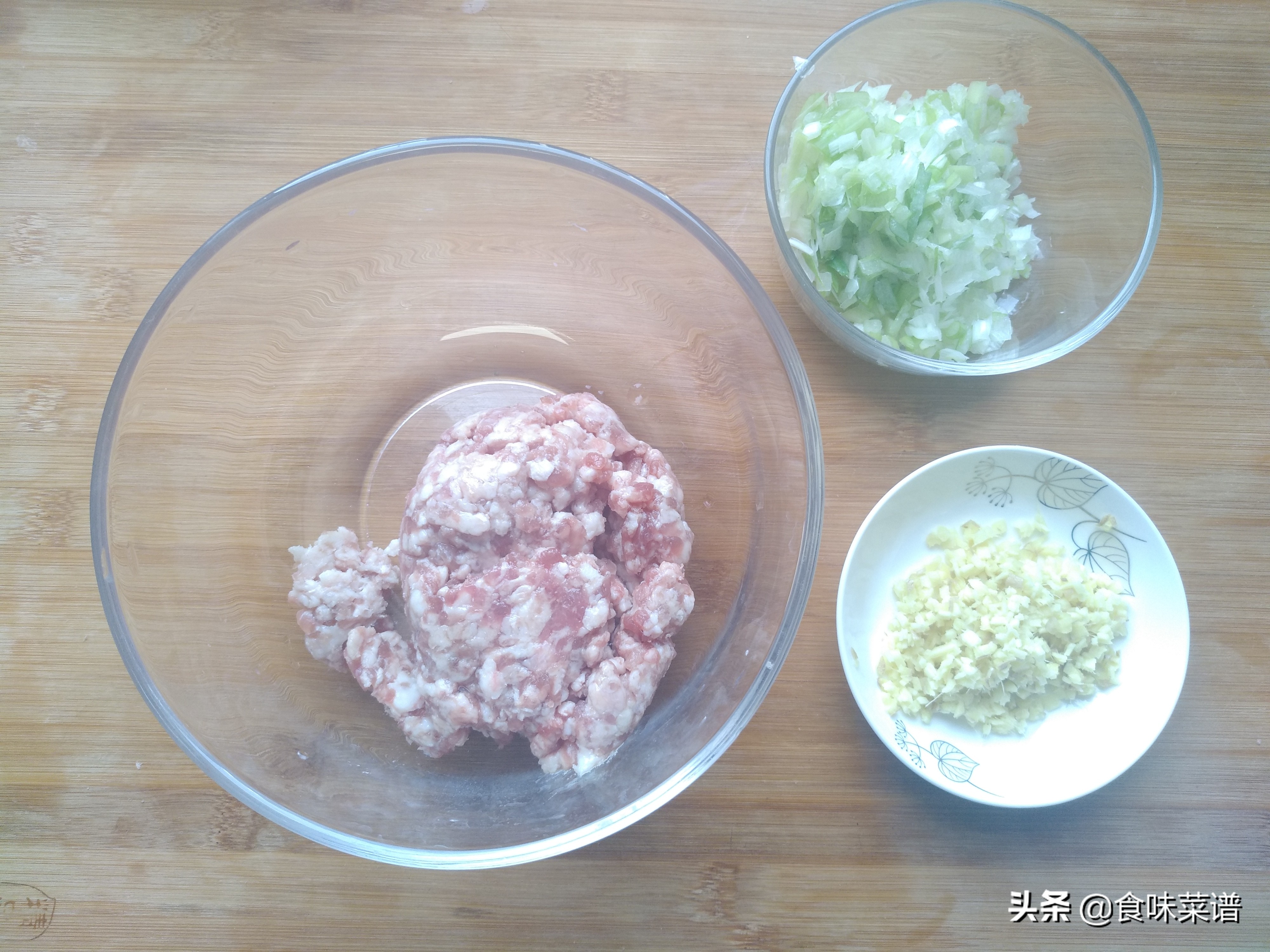 白菜肉包最好吃的做法，色香味美，松软不塌陷，原来做法这么简单