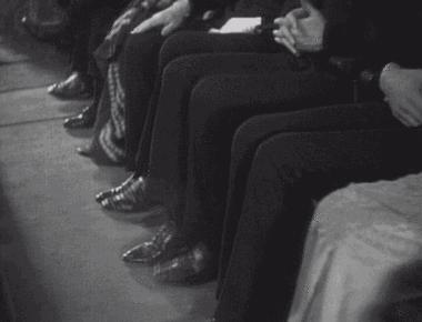 太难难难难难难了！为什么坐着就会忍不住抖腿？